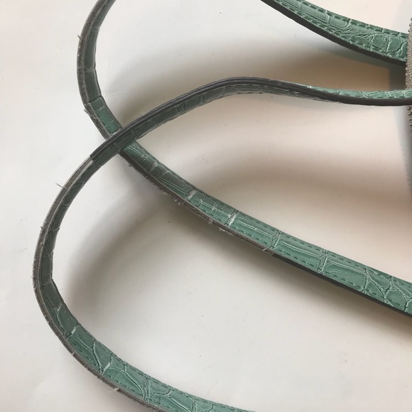 Guess Purse! - Picture 8 of 8